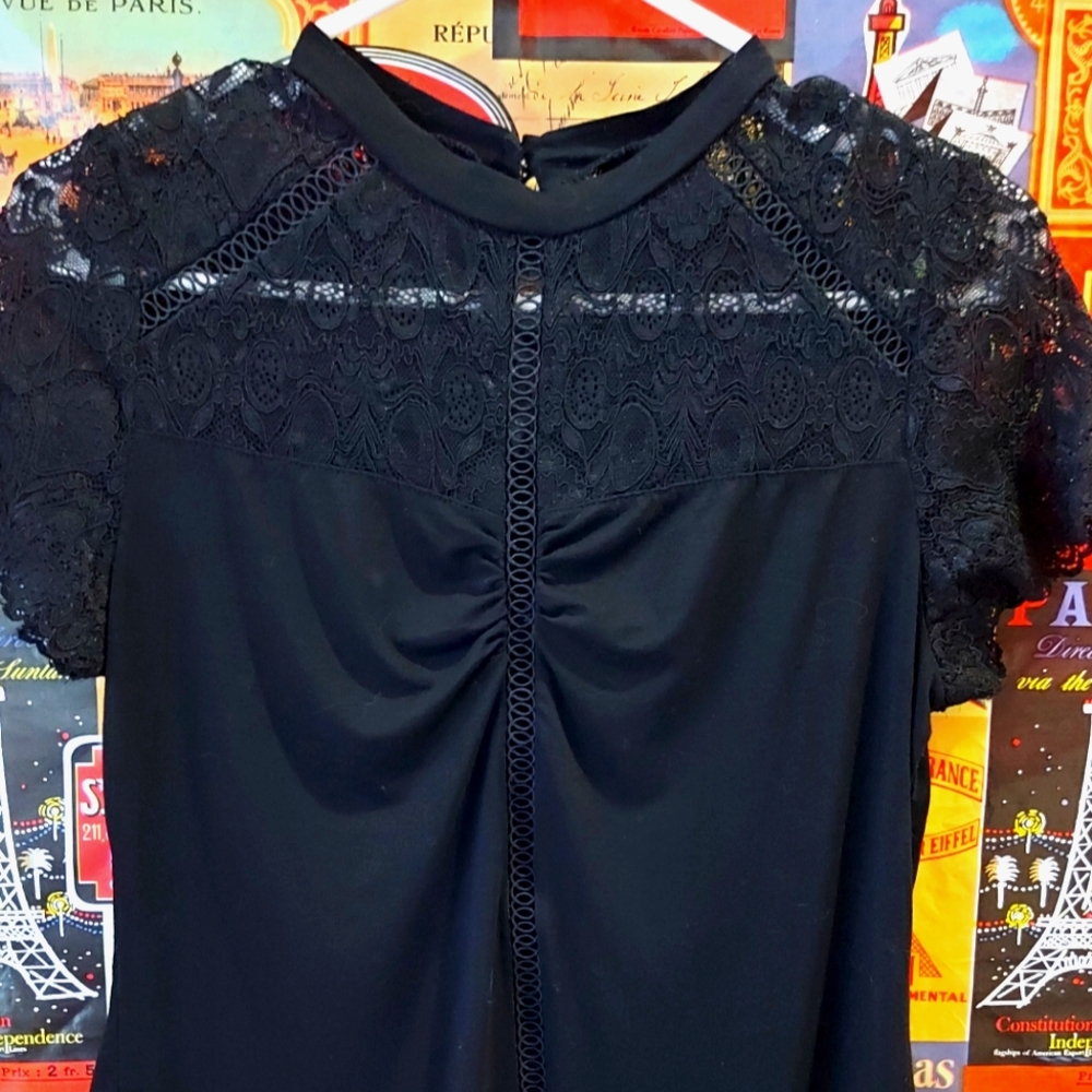 Black lace witchy top size M